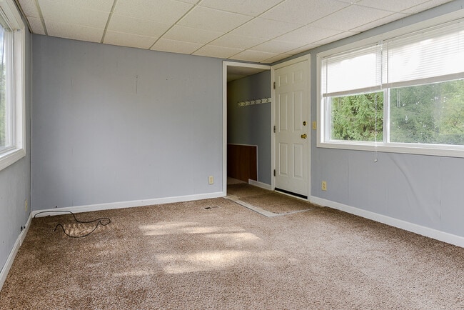 Building Photo - 8 Hilltop Dr