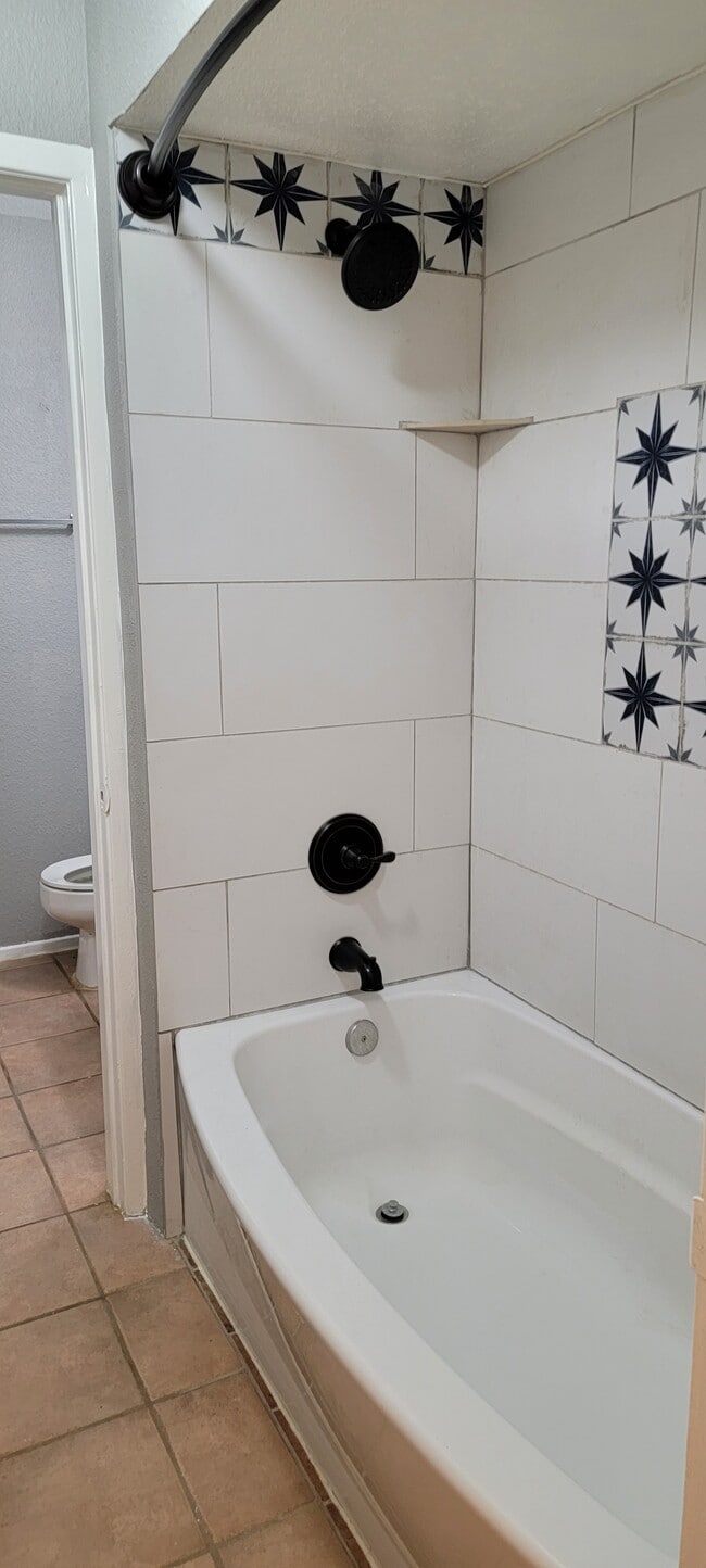 Hollywood Style Bathroom - 14515 Wunderlich Dr