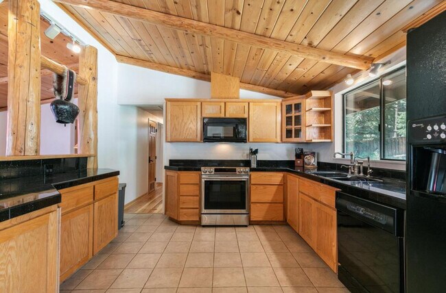 Building Photo - 3045 Watson Dr