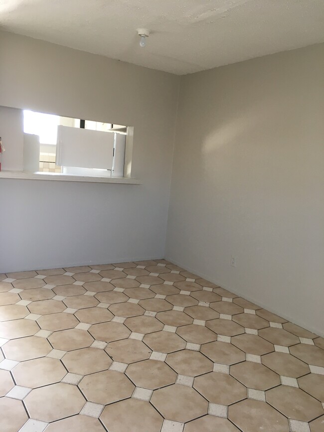 Building Photo - 7939 Sarita St