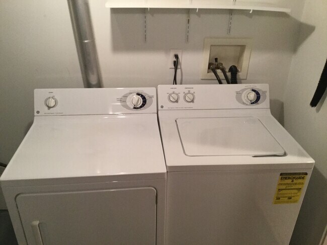 Building Photo - 2309 Wellington St