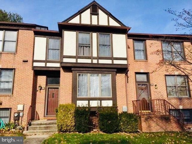 Primary Photo - 20 Dickens Square