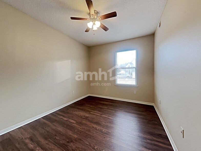 Building Photo - 711 Red Cedar Ct