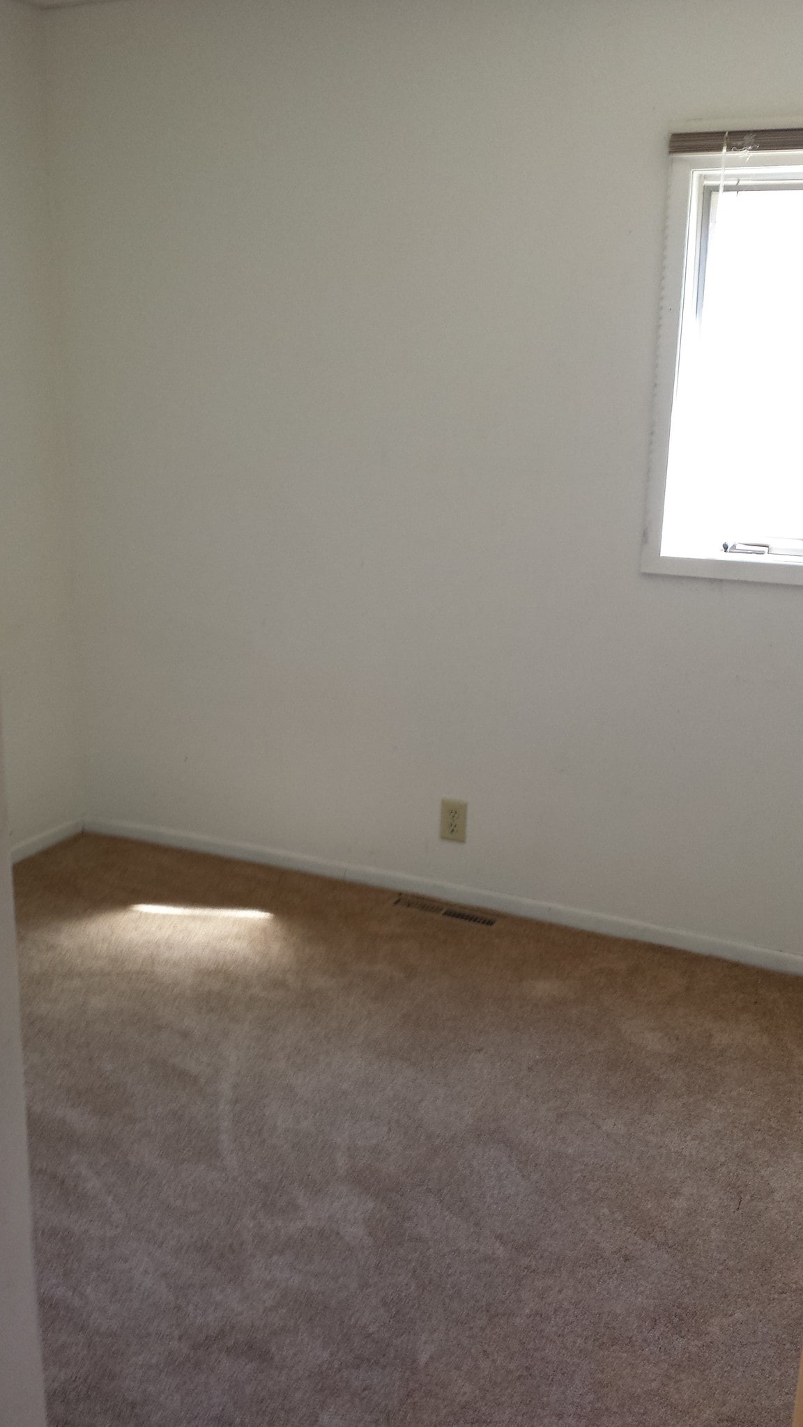 Bed 4 - 904 Vine St