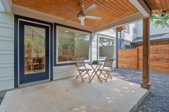 Building Photo - 402 W 55th St
