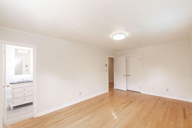 Building Photo - 601 Broce Dr