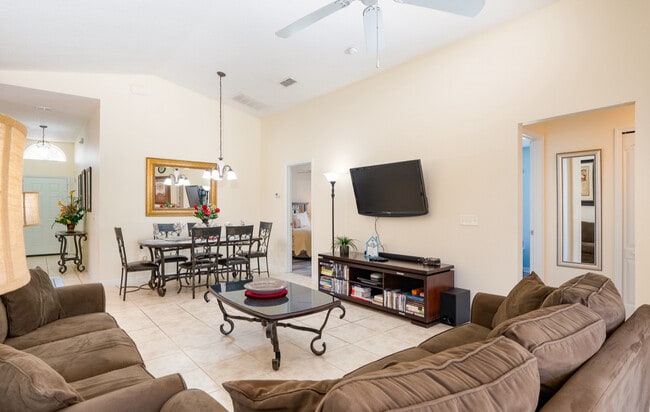 Building Photo - 2178 Royal Ridge Dr