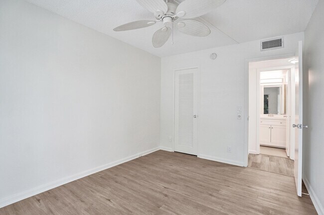 Building Photo - 57 Dorset Dr