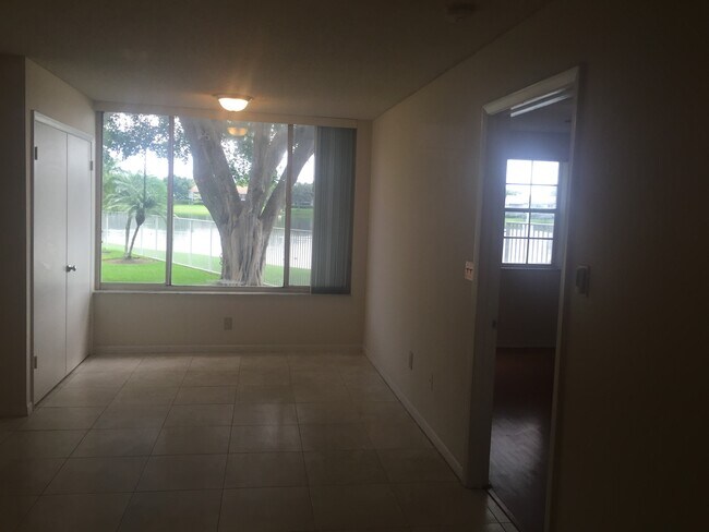 Building Photo - 2880 N Oakland Forest Dr