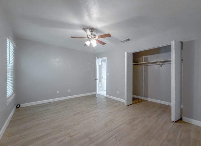 Building Photo - 520 Pasco Ct