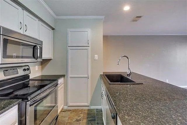 Building Photo - 8888 Tallwood Dr