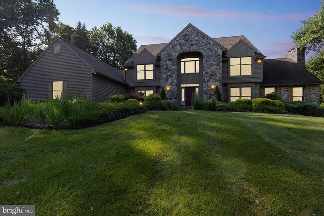 Building Photo - For Rent! Large 5-Bedroom, 3.5-Bath Home with Scenic Views