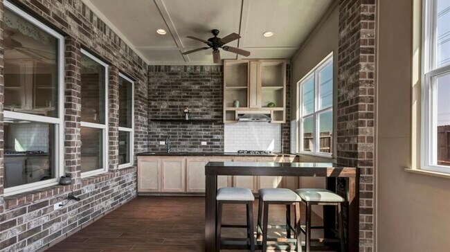 Building Photo - 537 East Fork