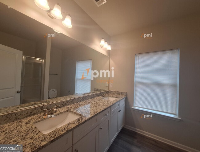 Building Photo - 145 Loudoun Dr