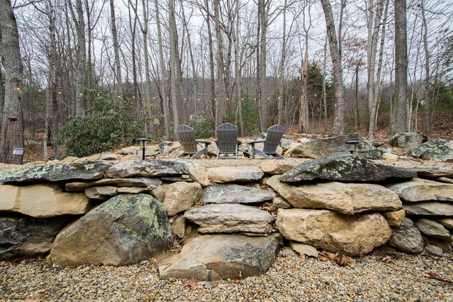 Building Photo - 10 Silver Springs Dr