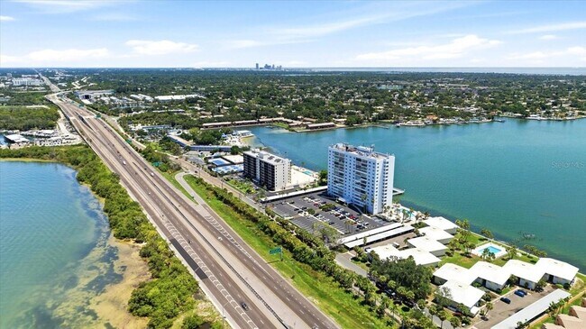 Building Photo - 7200 Sunshine Skyway Ln S
