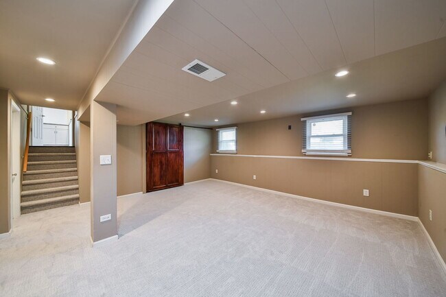 Building Photo - 36 Robin Hill Dr
