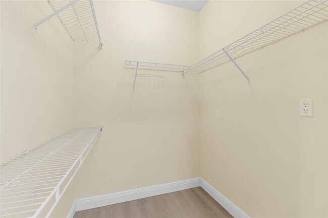 Building Photo - 511 SE 5 Ave