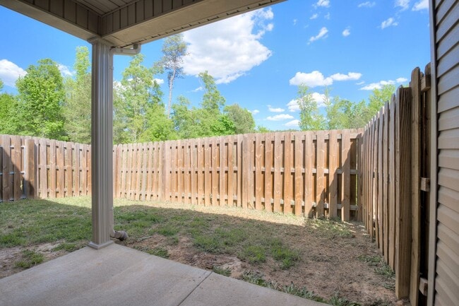 Building Photo - 3 Bedroom 2.5 Bath Townhouse