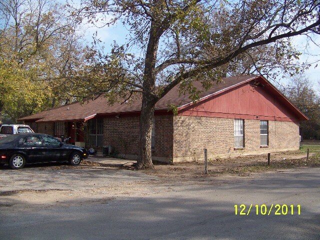 Building Photo - 1500 N Fannin Ave