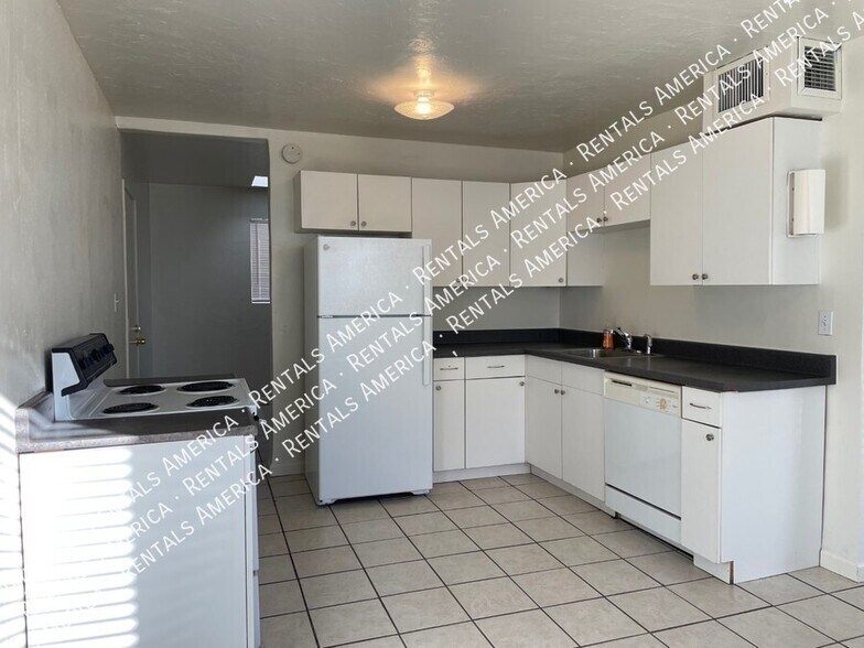 Building Photo - 8835 N 28th Ave