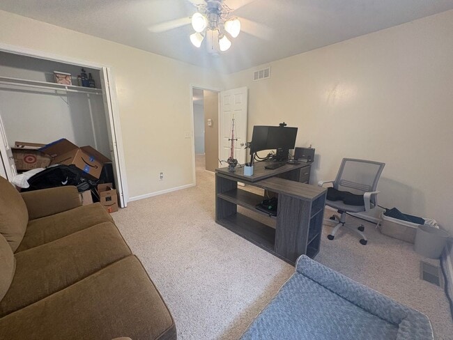 Building Photo - Spacious west side 3 Bedroom, 2 Bath home, close to Ft. Riley!