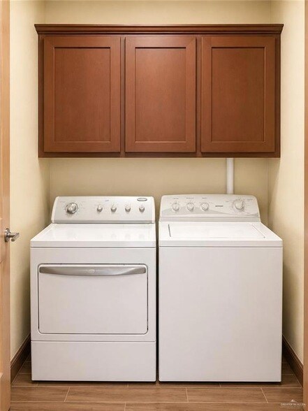 Building Photo - 215 Fig Dr