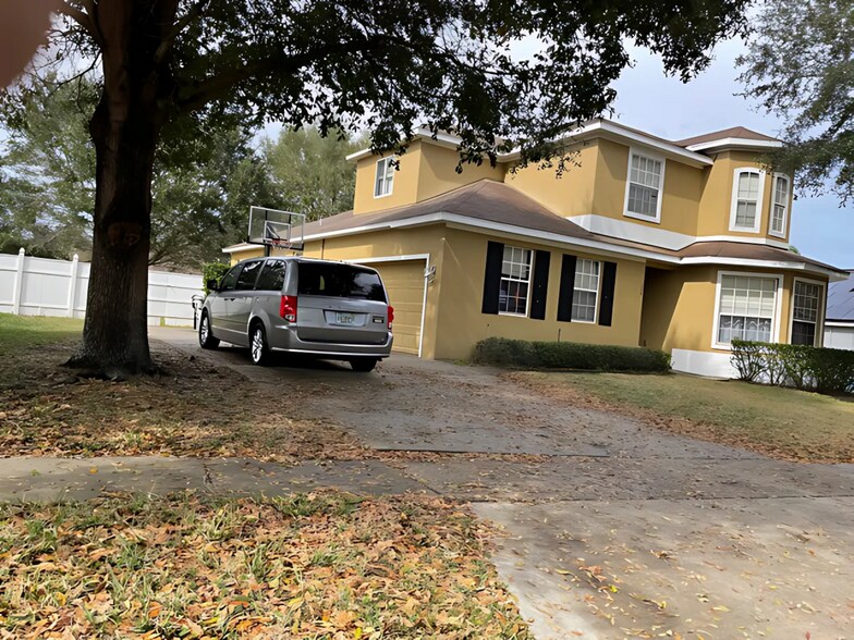 Building Photo - 554 Hiawatha Palm Pl