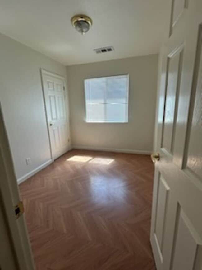 Building Photo - *Nice 3 BEDROOM House For $2100*