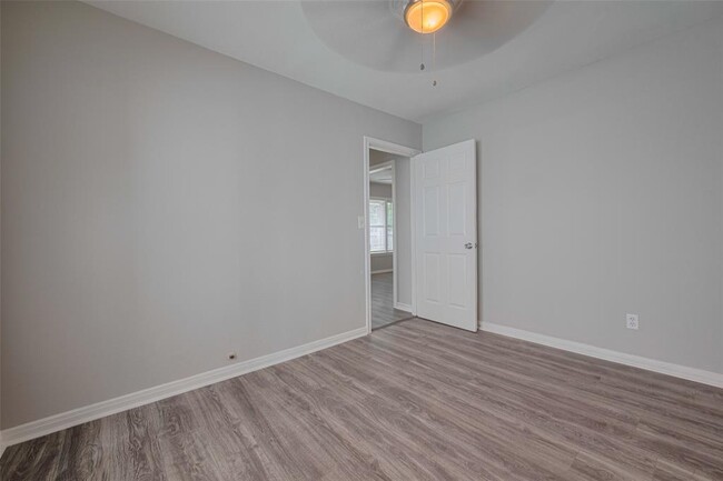 Building Photo - 1210 Avenue E
