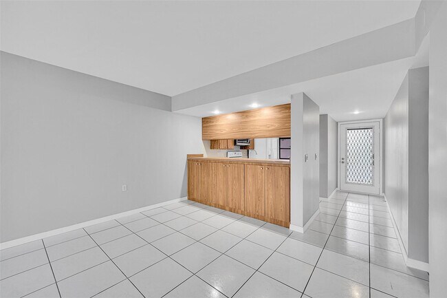 Building Photo - 1713 Whitehall Dr