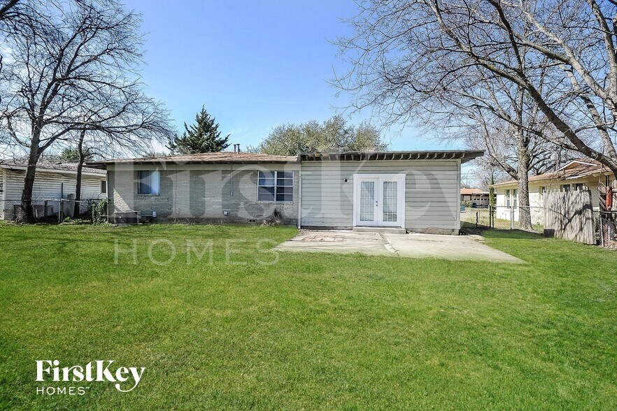 Building Photo - 1029 Usher St