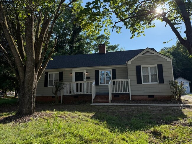 Primary Photo - 2301 Lawndale Dr