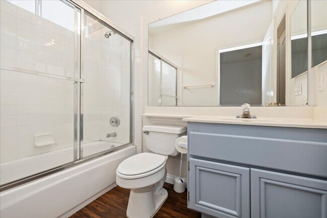 Building Photo - Lakefront Home for Lease – Panoramic Views...