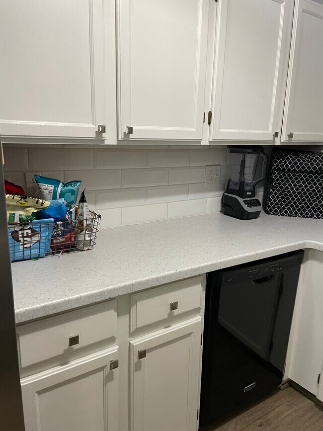 Building Photo - 3606 S Depew St