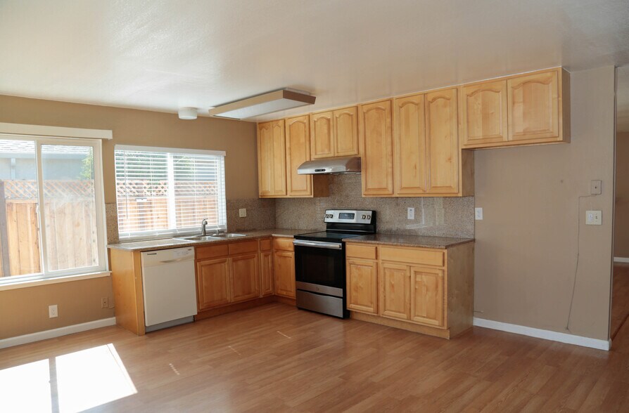 Building Photo - 4160 Arpeggio Ave