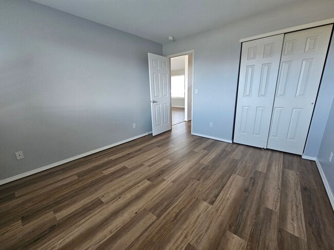 Building Photo - 3 Bedroom Home with Outdoor Space