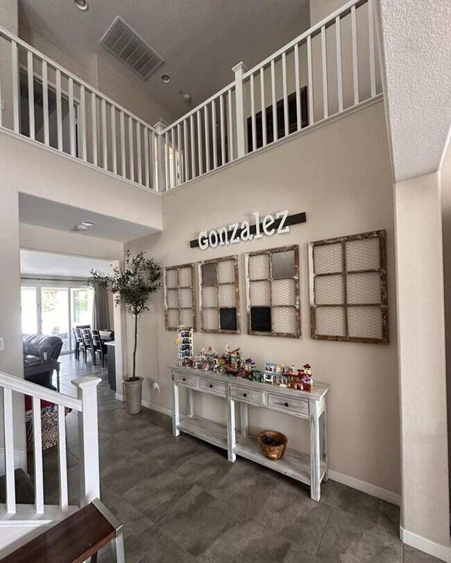Building Photo - Stylish 4BR/3BA Home in Rosetta Canyon wit...