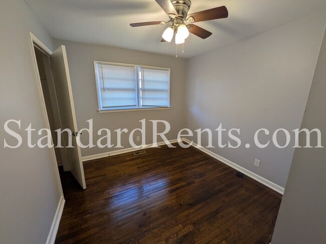 Building Photo - 129 Long Dr SW