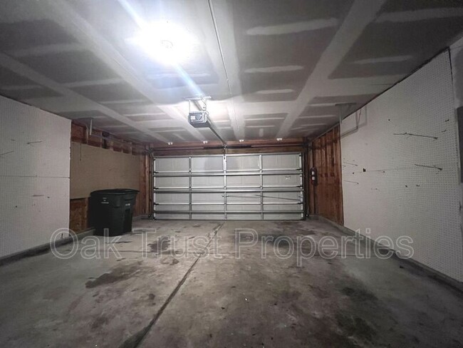 Building Photo - 1406 Grackle Ct
