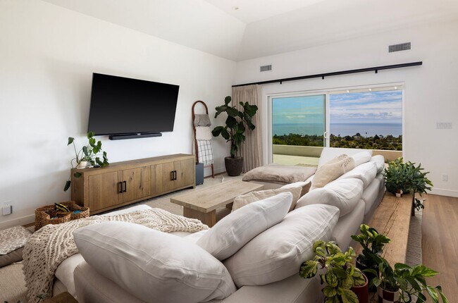 Building Photo - Stunning Santa Barbara Oasis!