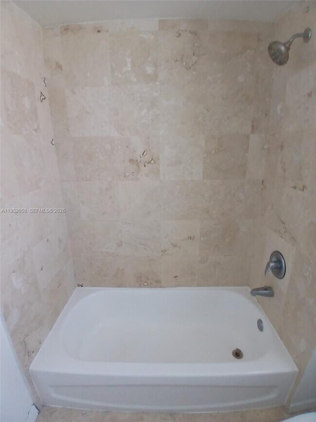 Building Photo - 425 NE 30th St