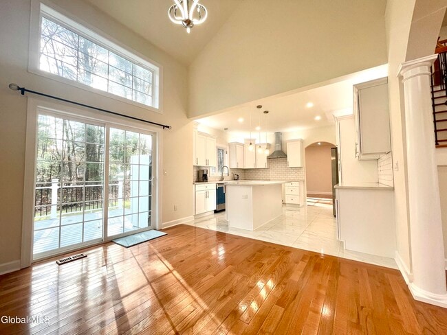 Building Photo - 11 Poplar Dr