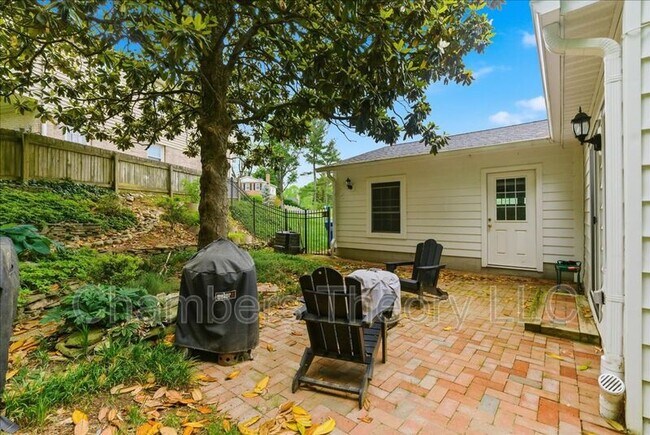 Building Photo - 9221 Talisman Dr