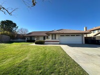 Building Photo - Spacious Rancho Vista Home With RV Access