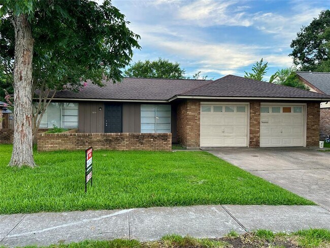 Primary Photo - 3216 Edmonton Dr