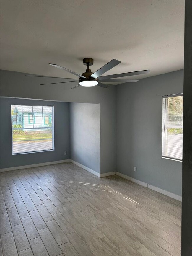 Building Photo - Remodeled 1/1 in Daytona Beach