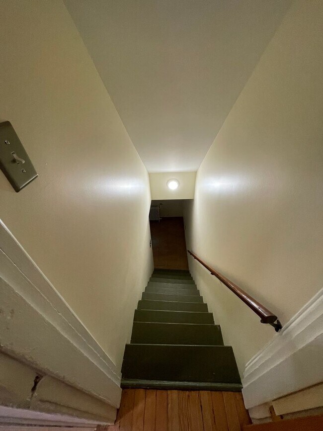 Building Photo - Charming 1928 Row Home for Rent with Modern Amenities — 3 Bedroom 2 Full Bath w/ 2 Half Baths, 2 ...