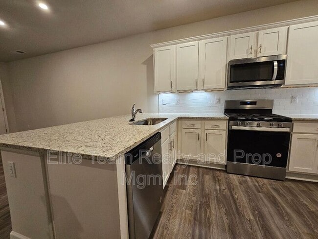 Building Photo - 5416 Kinsbridge Dr