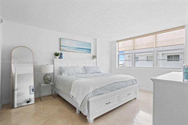 Building Photo - 6917 Collins Ave